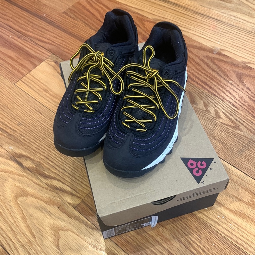 Women’s Nike Air Skarn ACG